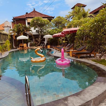 Berlian Inn Kuta Beach Екстер'єр фото