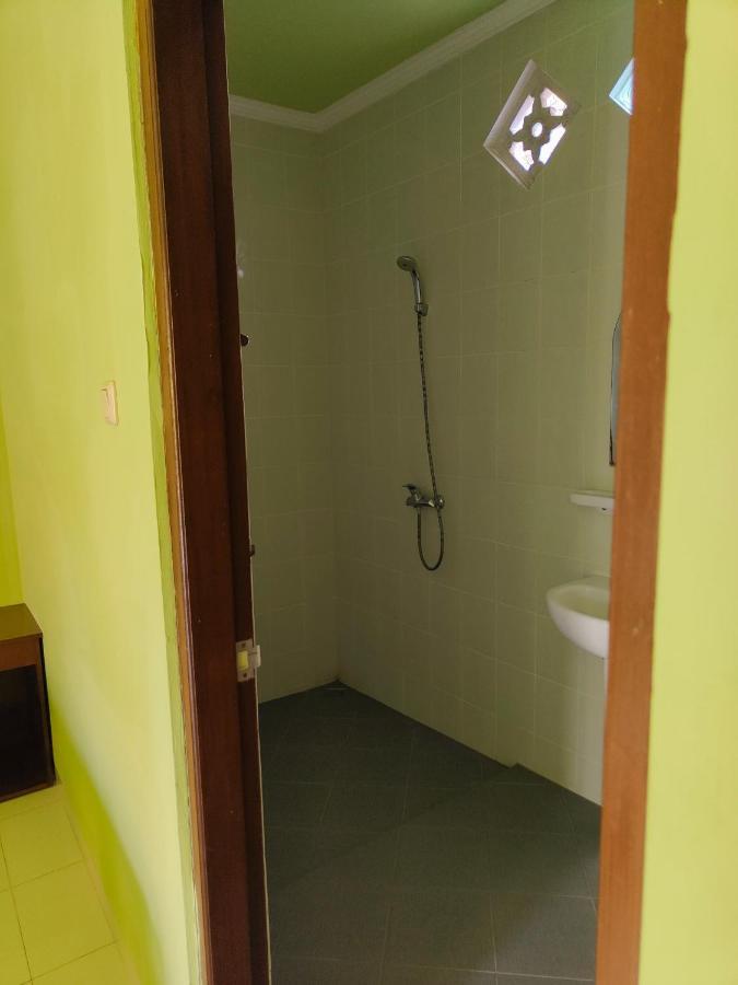 Berlian Inn Kuta Beach Екстер'єр фото