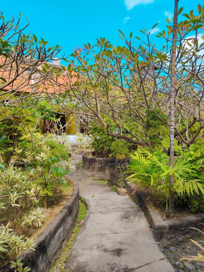 Berlian Inn Kuta Beach Екстер'єр фото