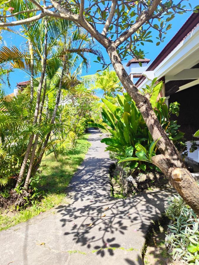 Berlian Inn Kuta Beach Екстер'єр фото