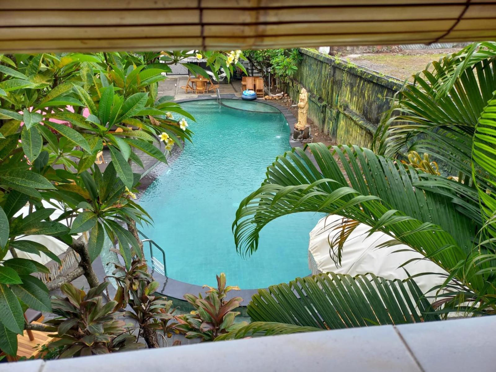 Berlian Inn Kuta Beach Екстер'єр фото