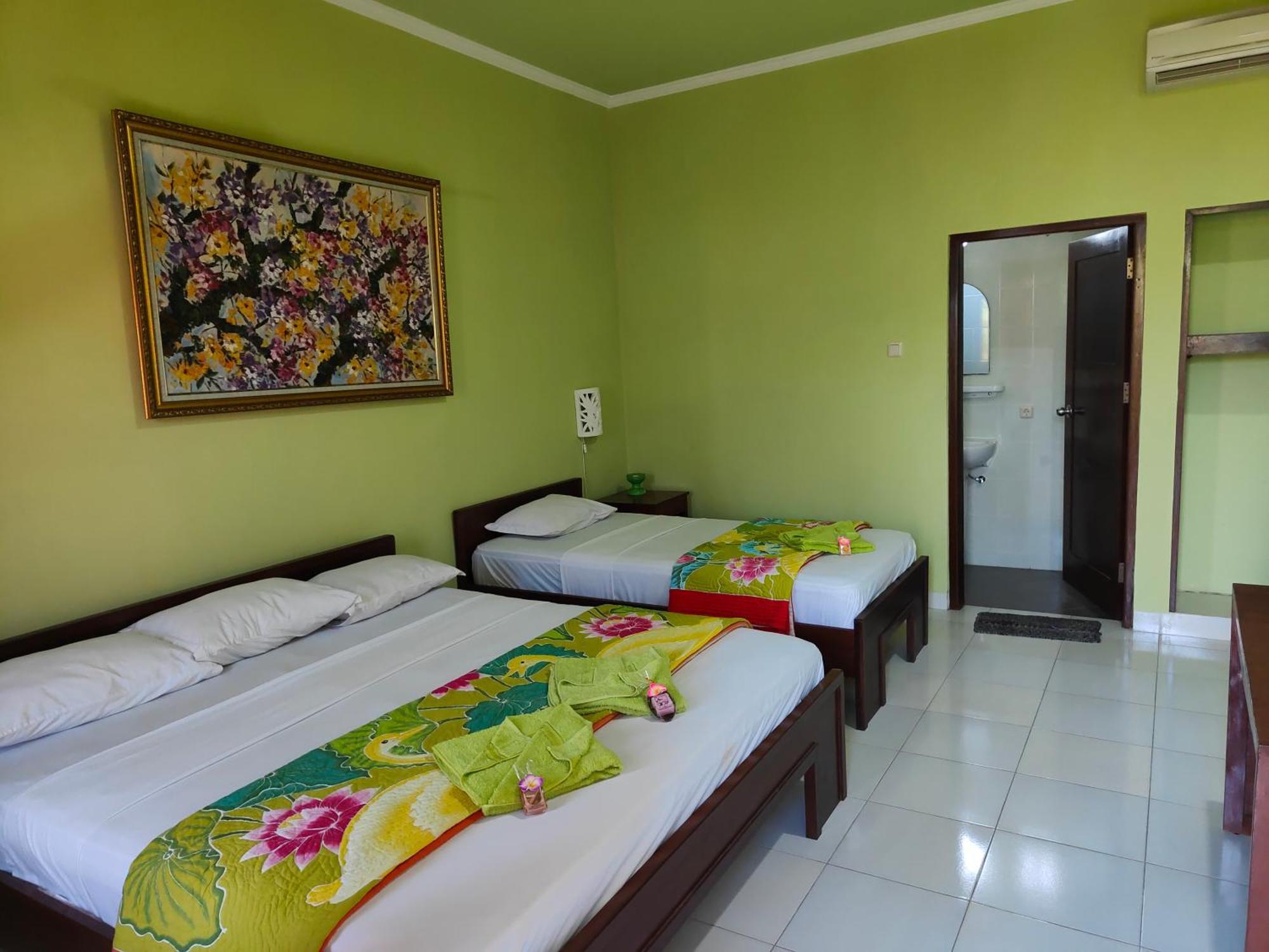 Berlian Inn Kuta Beach Екстер'єр фото