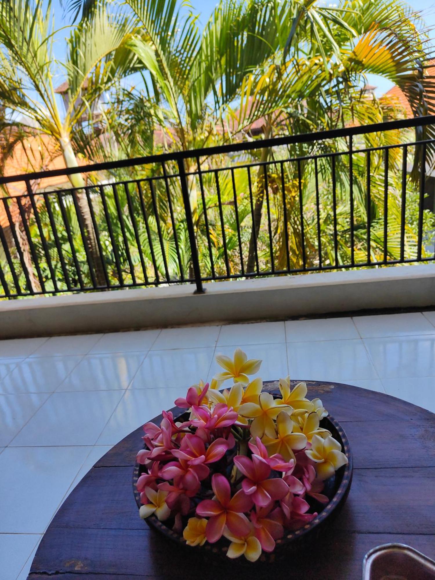 Berlian Inn Kuta Beach Екстер'єр фото