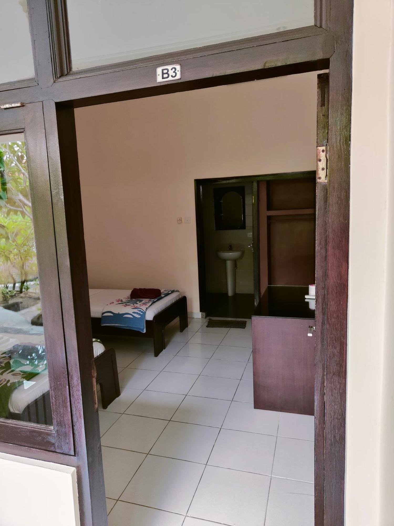 Berlian Inn Kuta Beach Екстер'єр фото