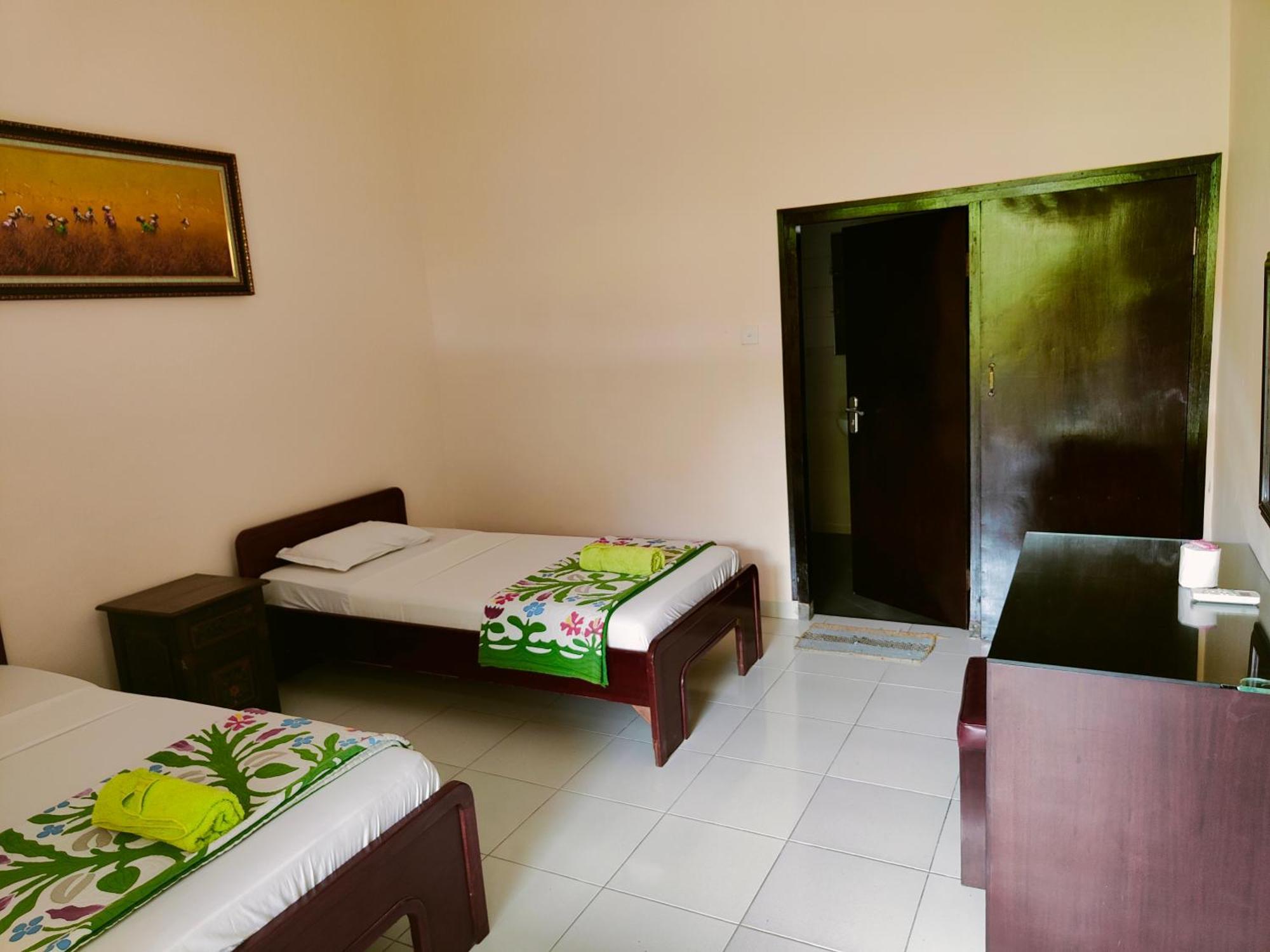 Berlian Inn Kuta Beach Екстер'єр фото