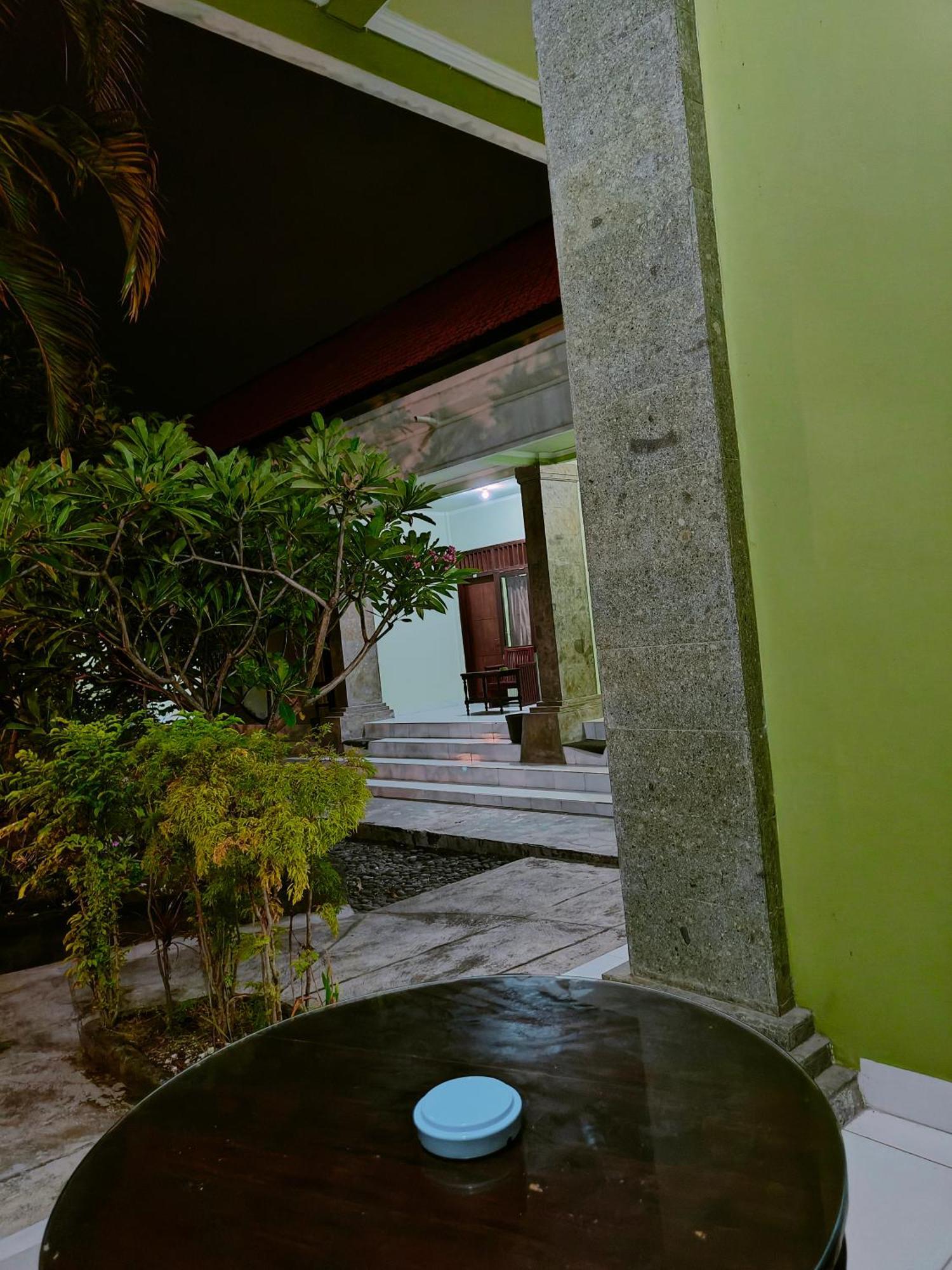 Berlian Inn Kuta Beach Екстер'єр фото