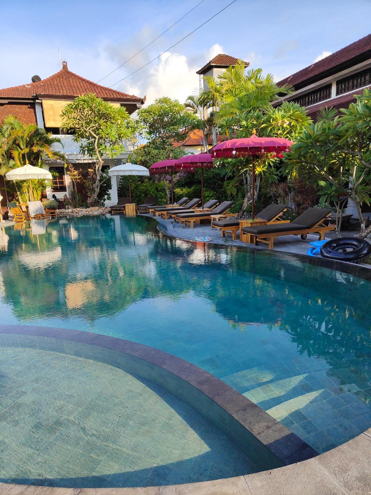 Berlian Inn Kuta Beach Екстер'єр фото