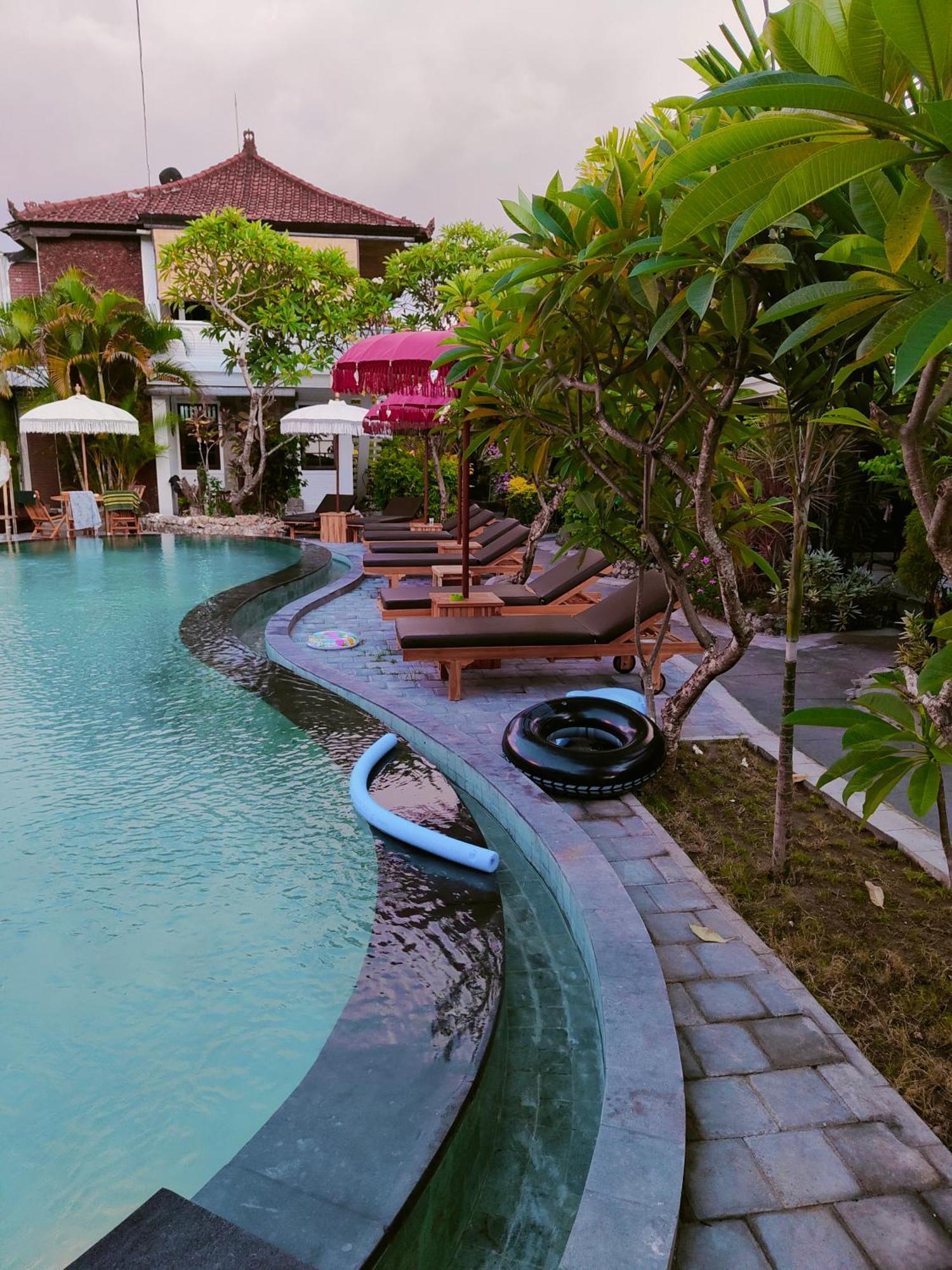 Berlian Inn Kuta Beach Екстер'єр фото