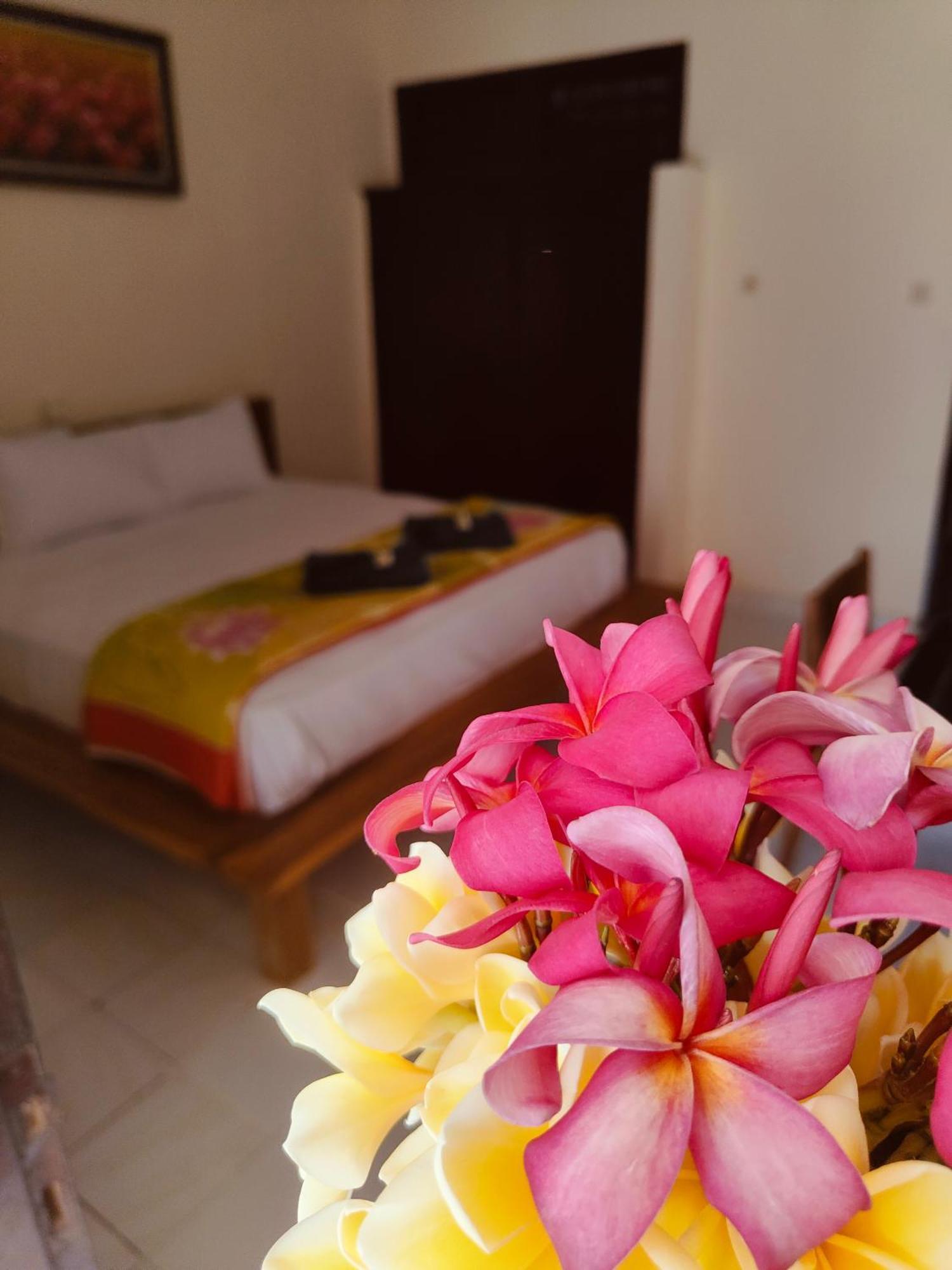 Berlian Inn Kuta Beach Екстер'єр фото