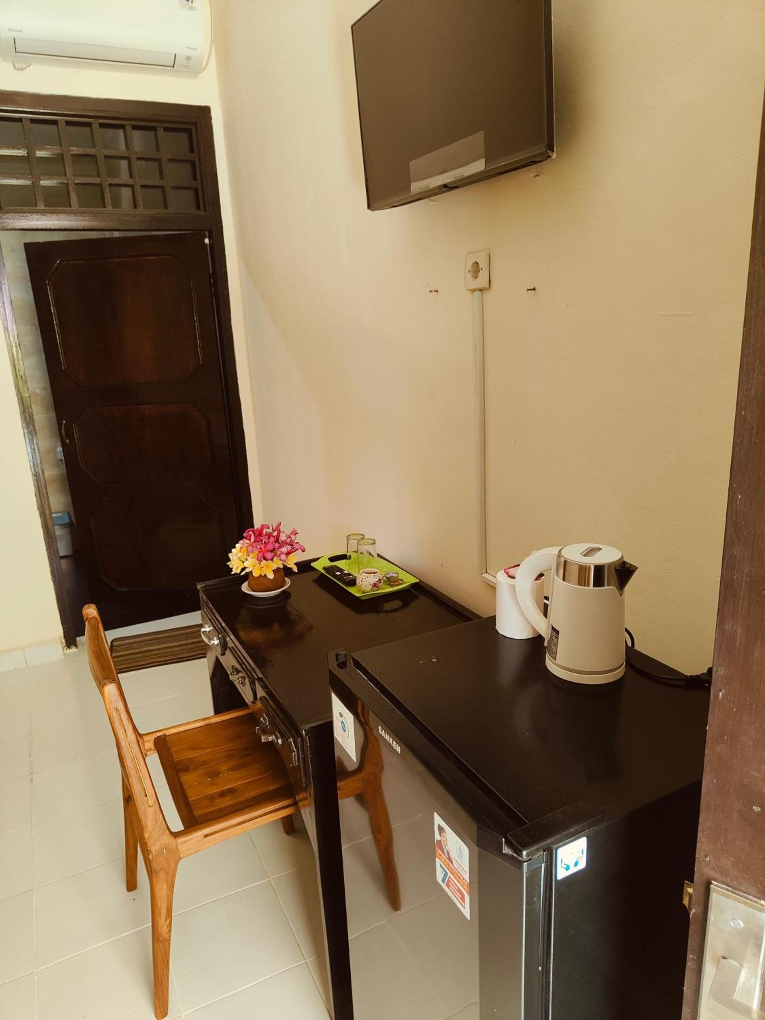 Berlian Inn Kuta Beach Екстер'єр фото
