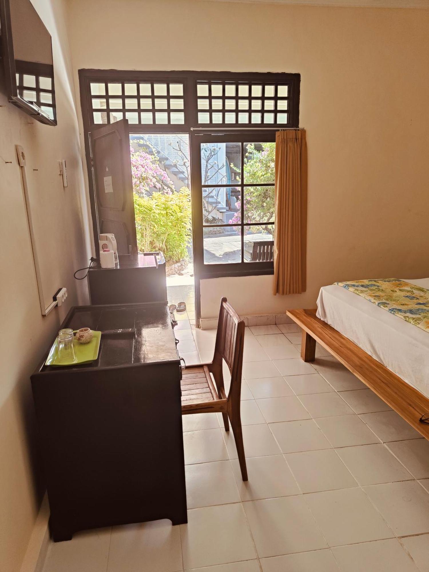 Berlian Inn Kuta Beach Екстер'єр фото