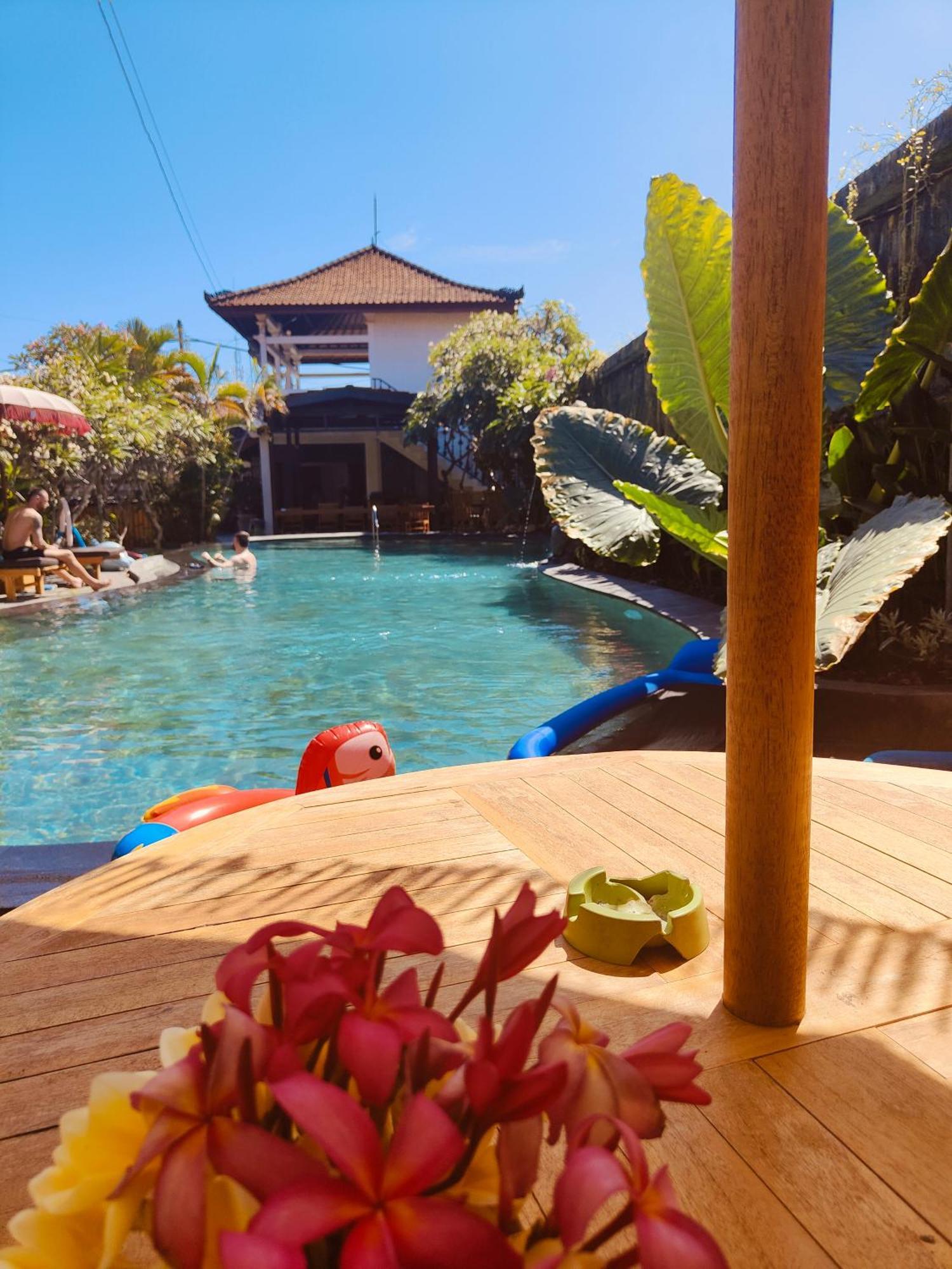 Berlian Inn Kuta Beach Екстер'єр фото