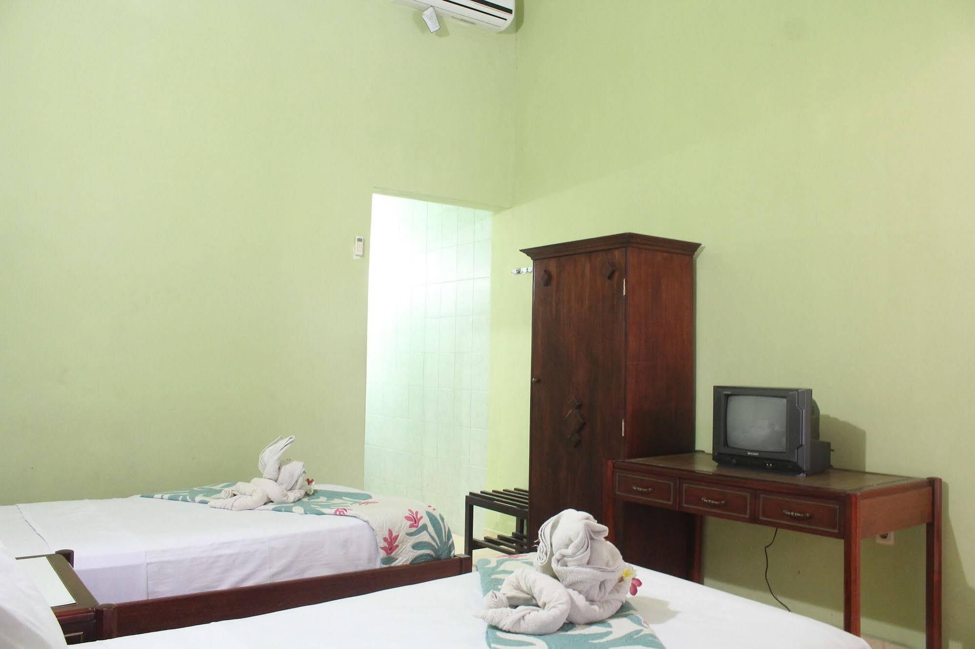 Berlian Inn Kuta Beach Екстер'єр фото