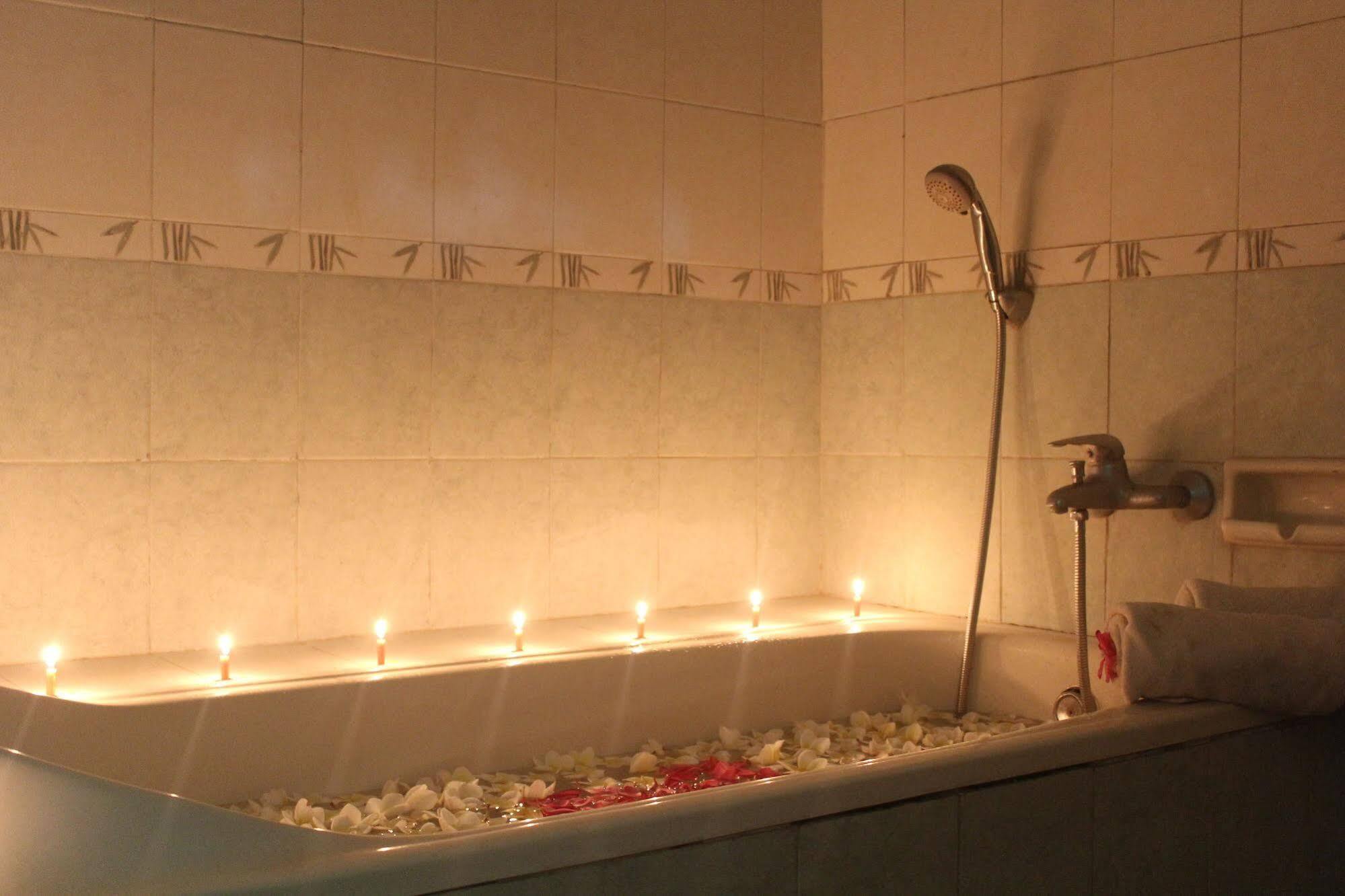 Berlian Inn Kuta Beach Екстер'єр фото