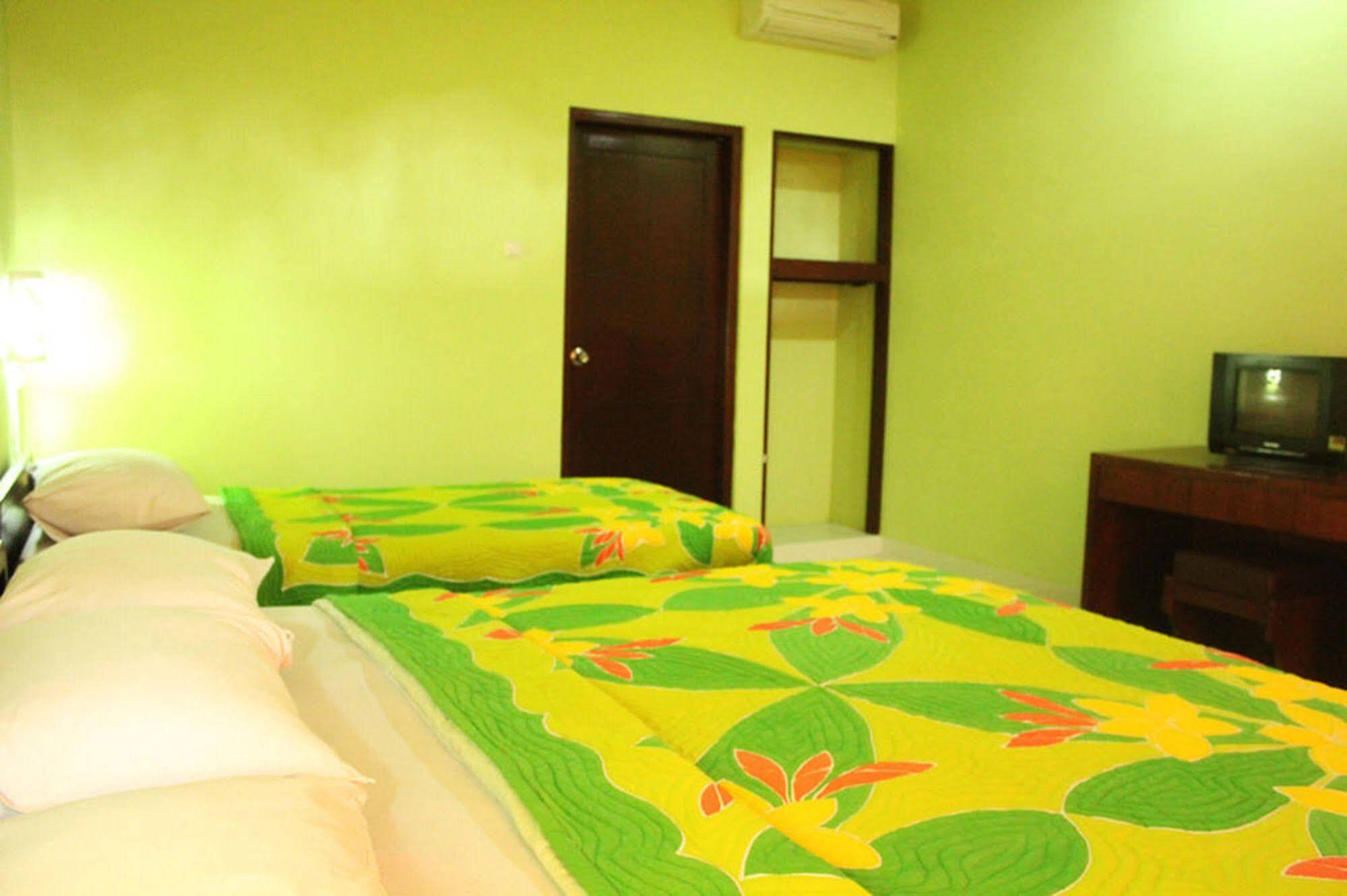 Berlian Inn Kuta Beach Екстер'єр фото