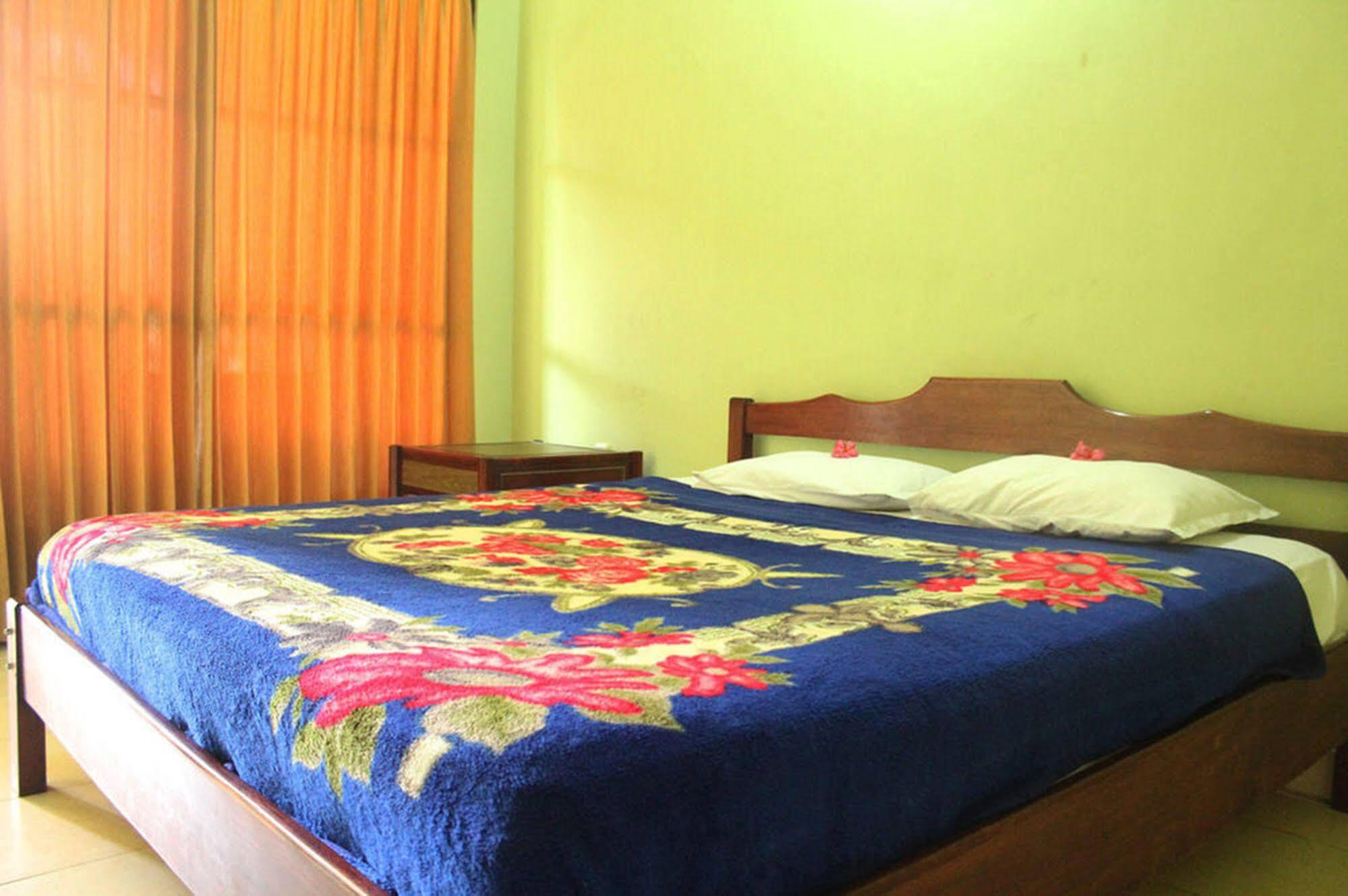 Berlian Inn Kuta Beach Екстер'єр фото