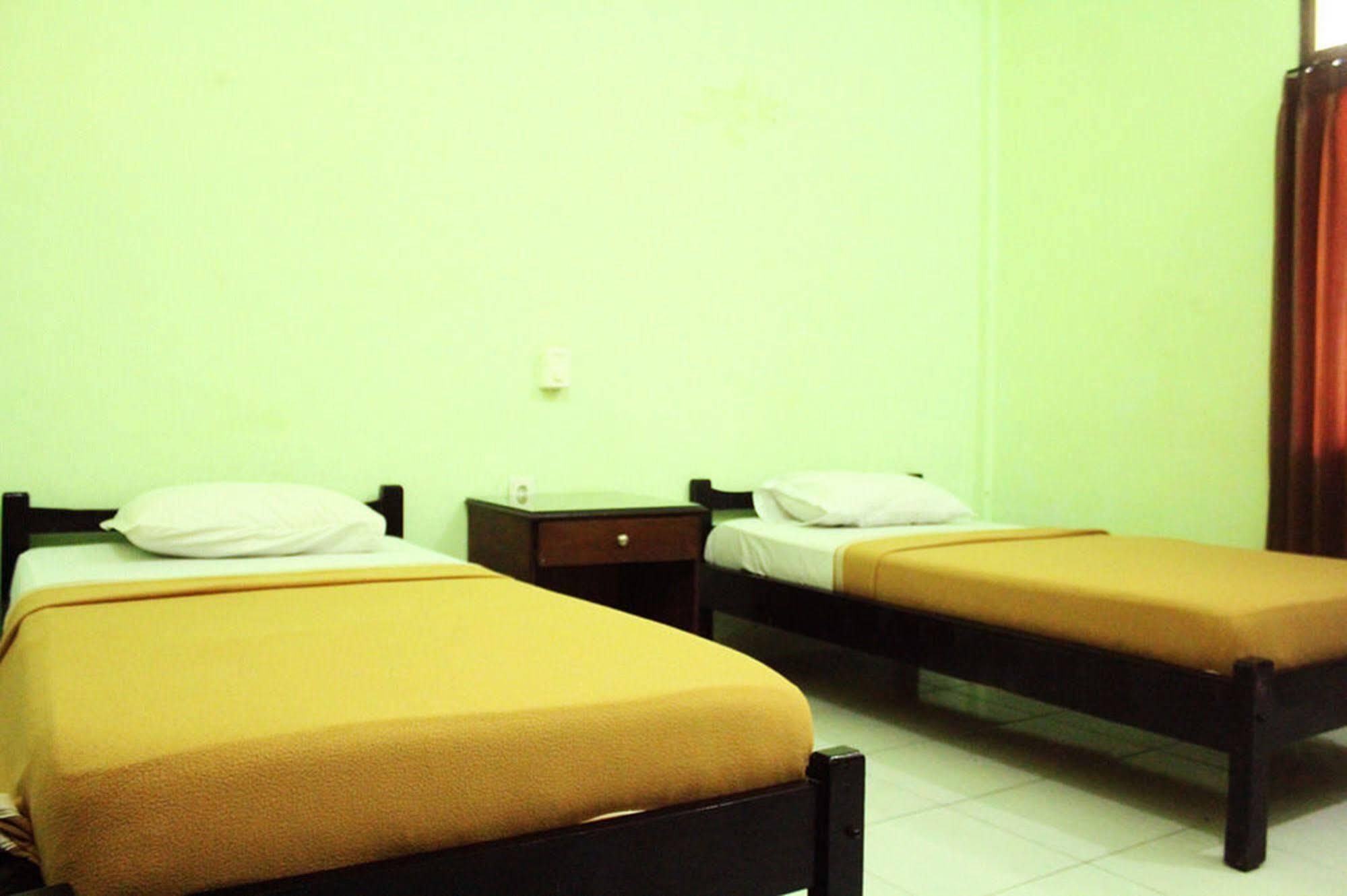 Berlian Inn Kuta Beach Екстер'єр фото