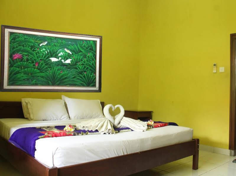 Berlian Inn Kuta Beach Екстер'єр фото